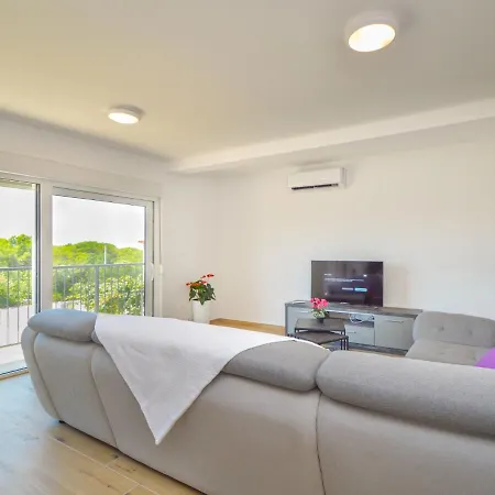 Milena By Interhome * Пакоштане